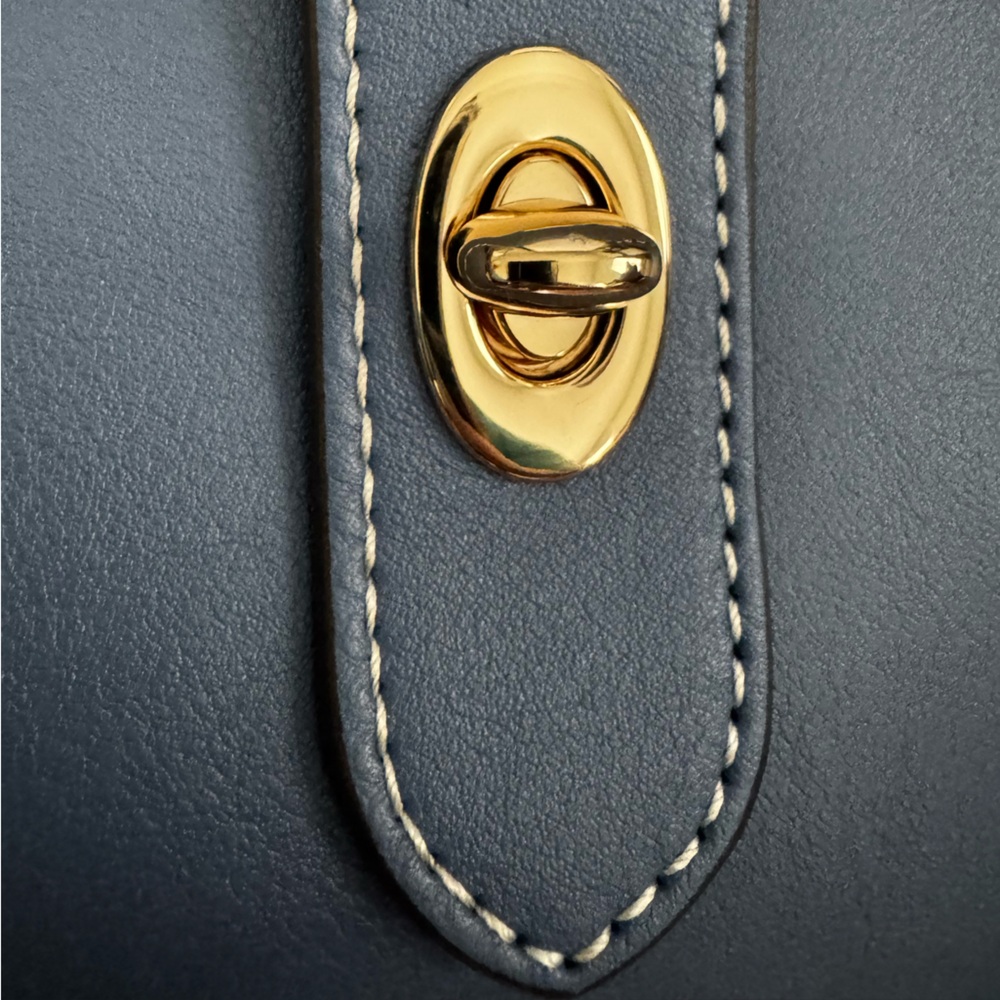 NWT Dooney & Bourke Penrose 2 Saddle 22 Leather Crossbody
in Denim - Picture 3 of 12